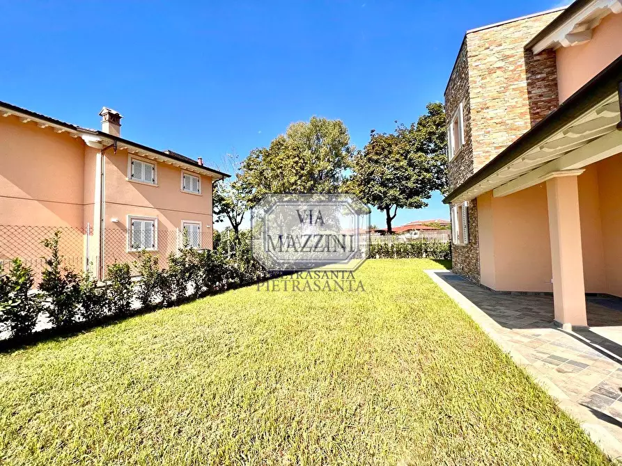 Immagine 31 di Villa in vendita  a Pietrasanta