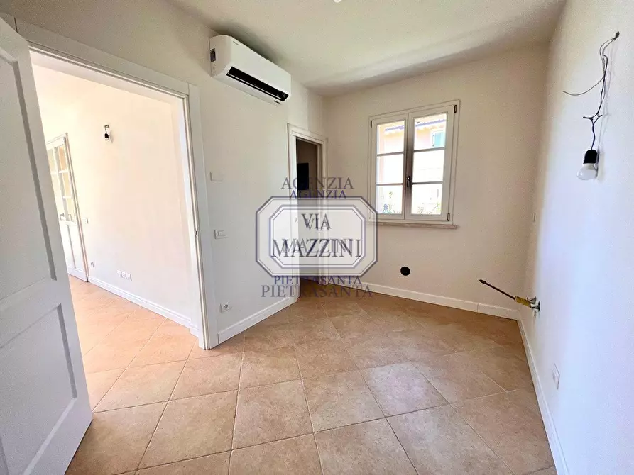 Immagine 7 di Villa in vendita  a Pietrasanta