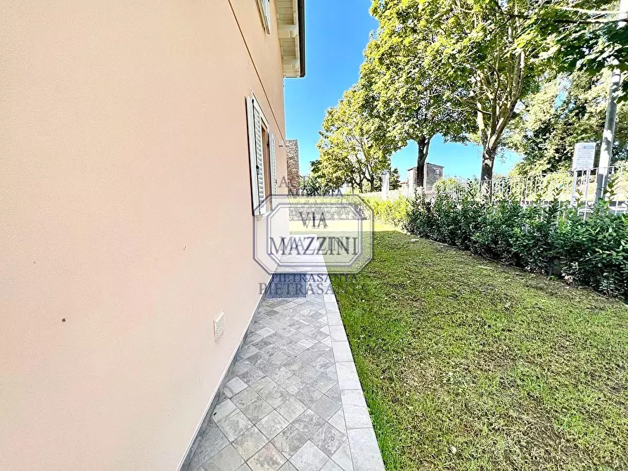 Immagine 34 di Villa in vendita  a Pietrasanta
