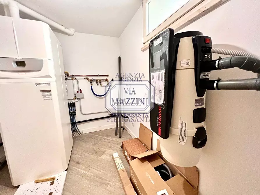 Immagine 27 di Villa in vendita  a Pietrasanta