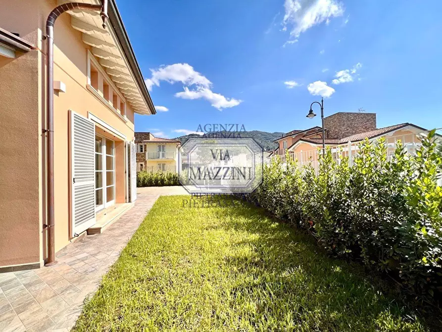 Immagine 37 di Villa in vendita  a Pietrasanta