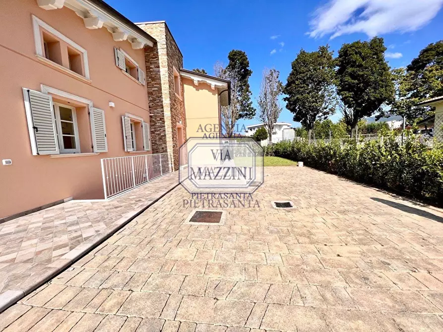 Immagine 35 di Villa in vendita  a Pietrasanta