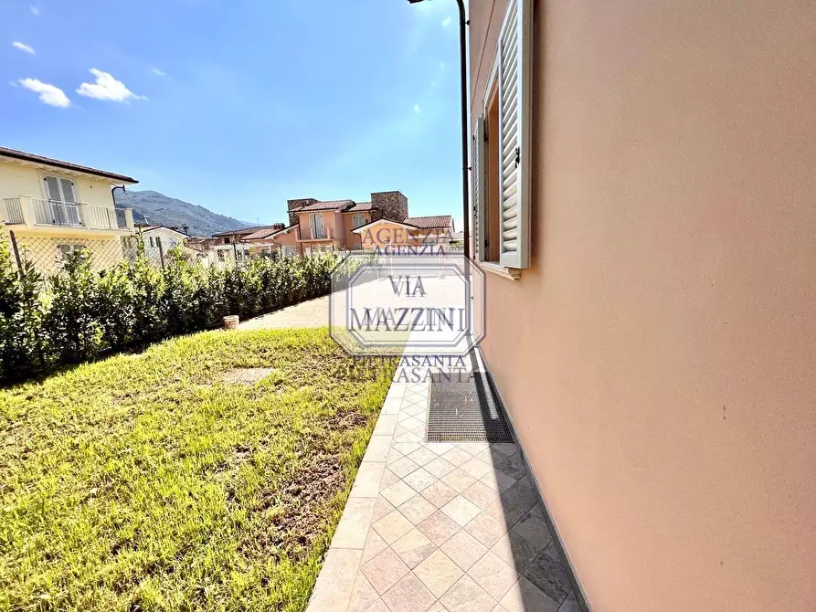 Immagine 32 di Villa in vendita  a Pietrasanta