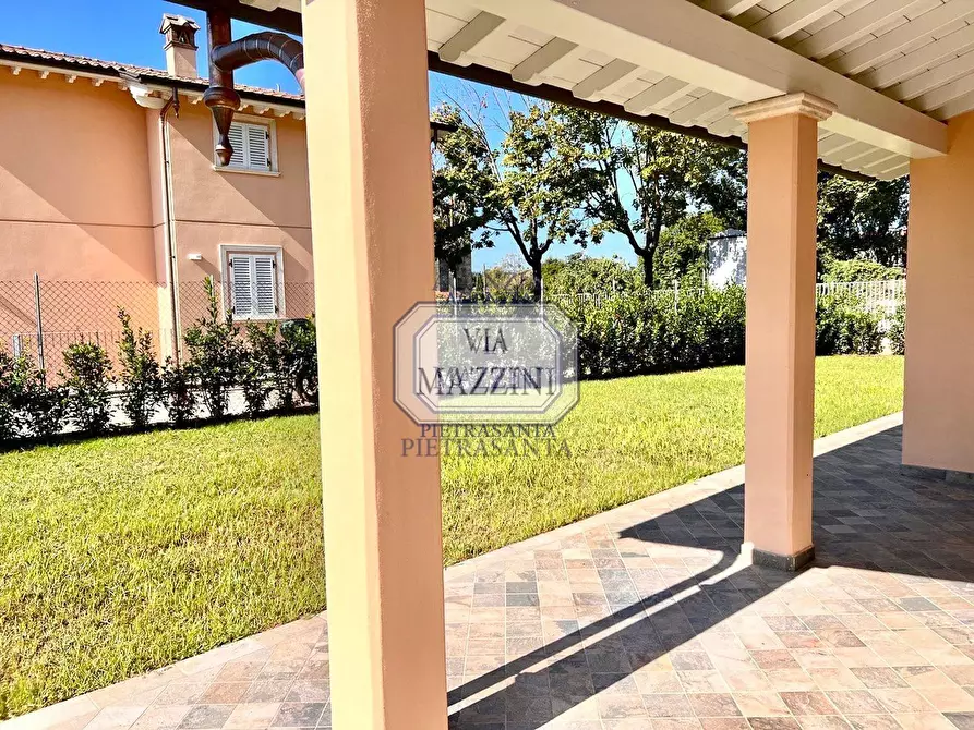 Immagine 33 di Villa in vendita  a Pietrasanta
