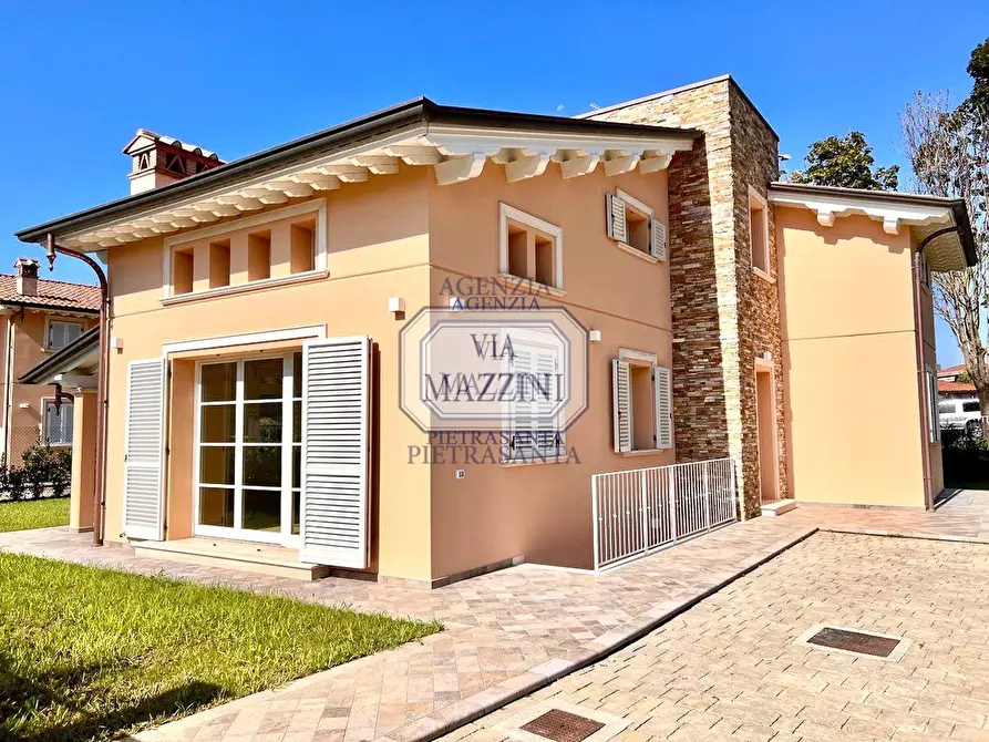 Immagine 29 di Villa in vendita  a Pietrasanta