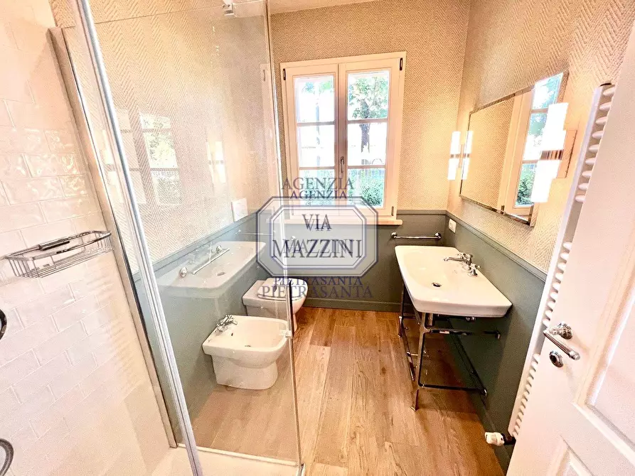 Immagine 10 di Villa in vendita  a Pietrasanta