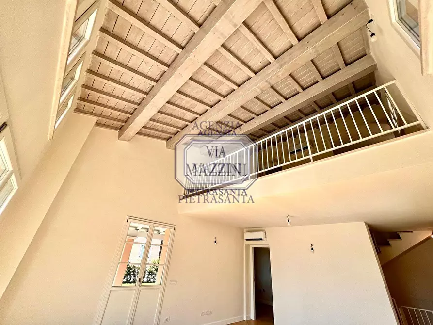 Immagine 4 di Villa in vendita  a Pietrasanta