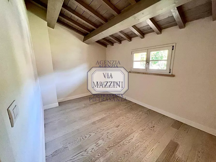 Immagine 17 di Villa in vendita  a Pietrasanta