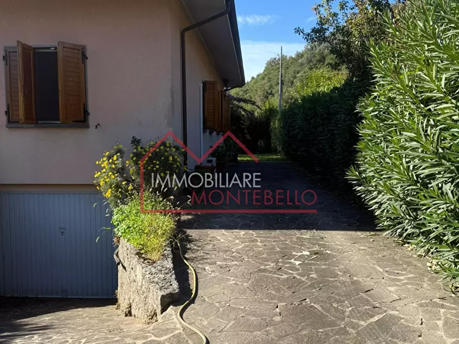 Immagine 33 di Villa in vendita  a Camaiore