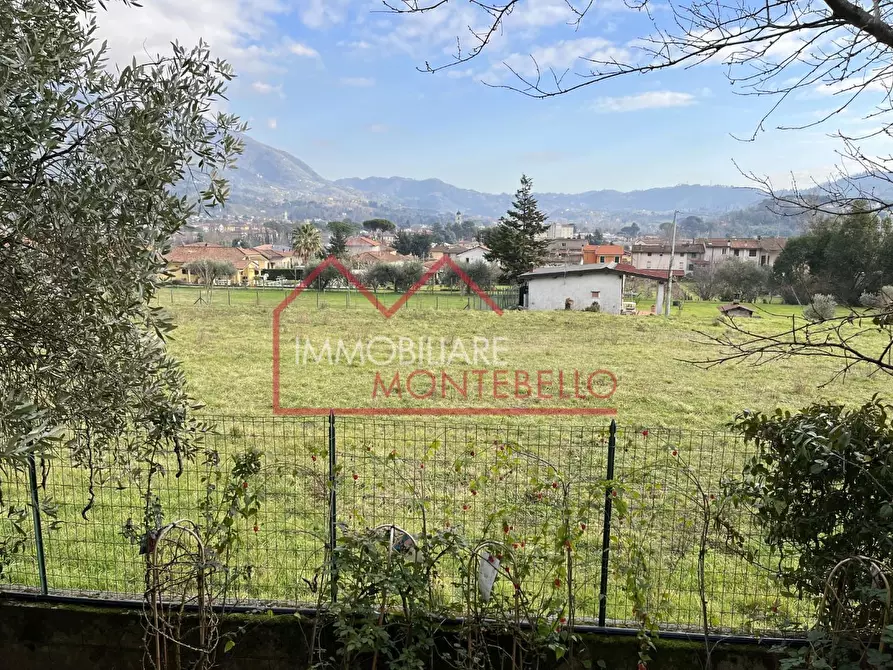 Immagine 8 di Villa in vendita  a Camaiore