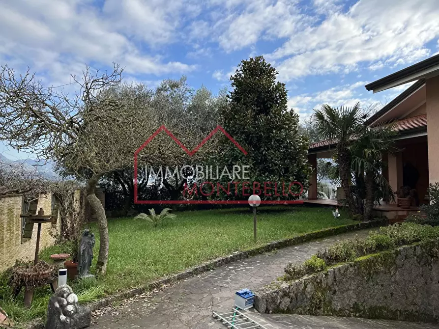 Immagine 7 di Villa in vendita  a Camaiore