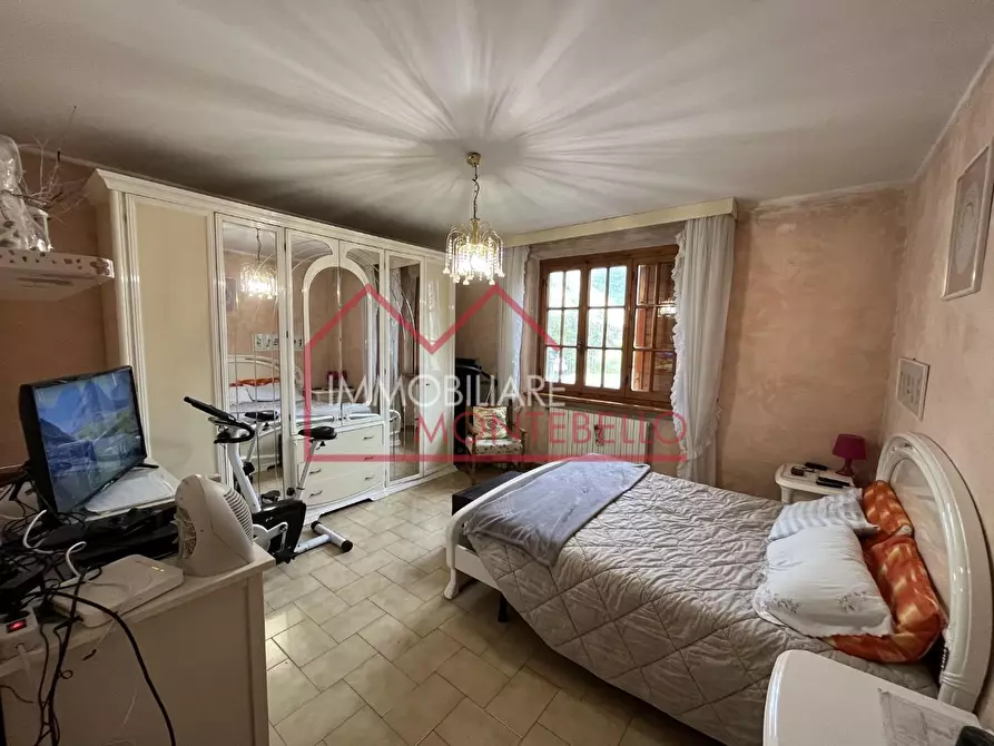 Immagine 29 di Villa in vendita  a Camaiore