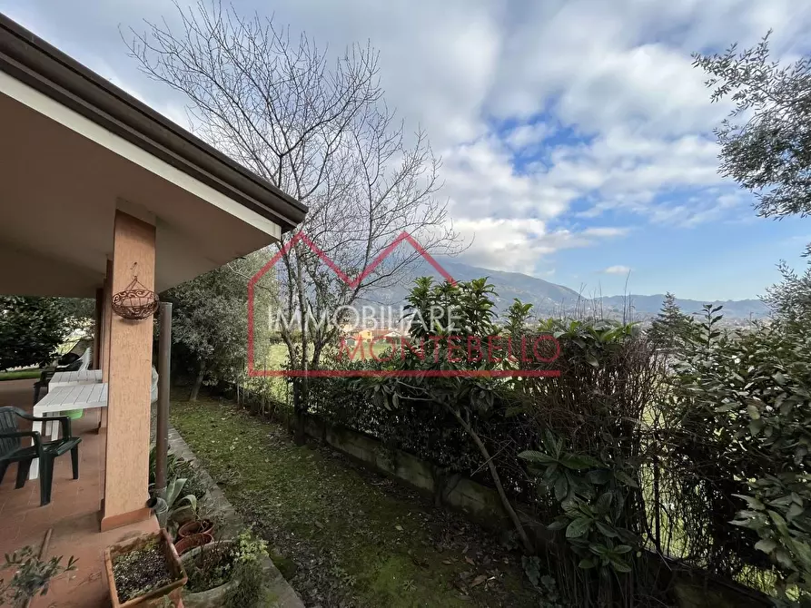 Immagine 15 di Villa in vendita  a Camaiore