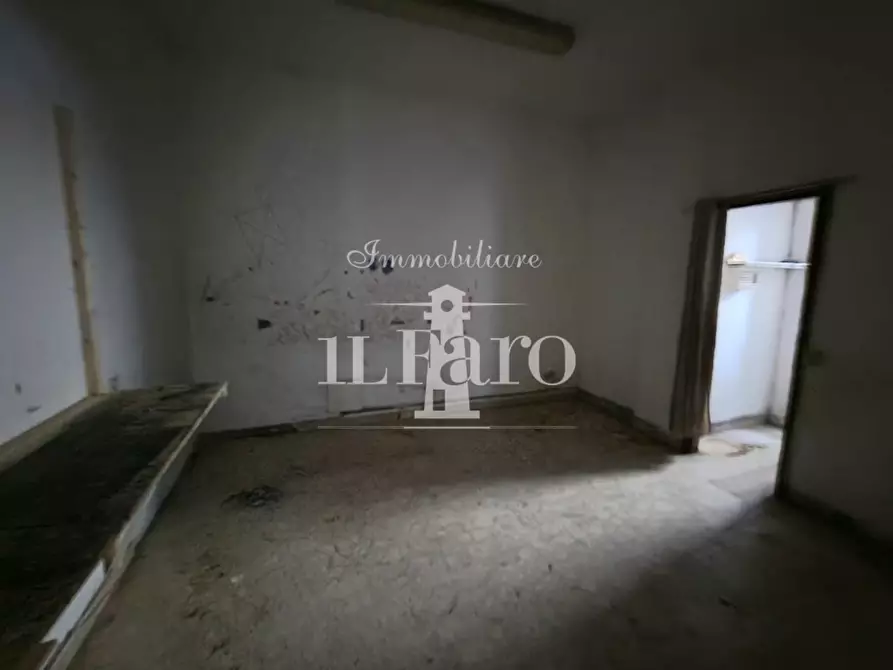 Immagine 6 di Negozio in vendita  a Signa