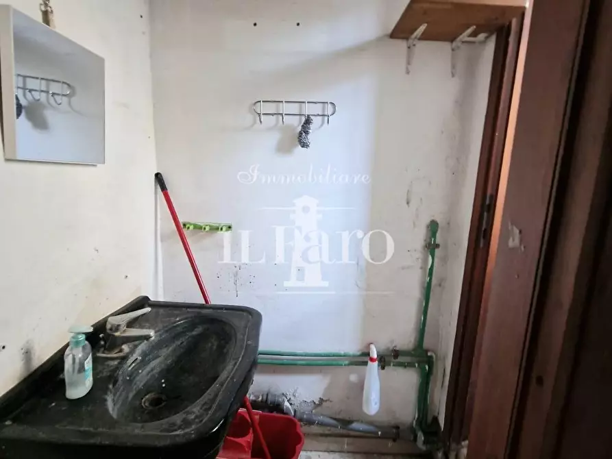 Immagine 7 di Negozio in vendita  a Signa