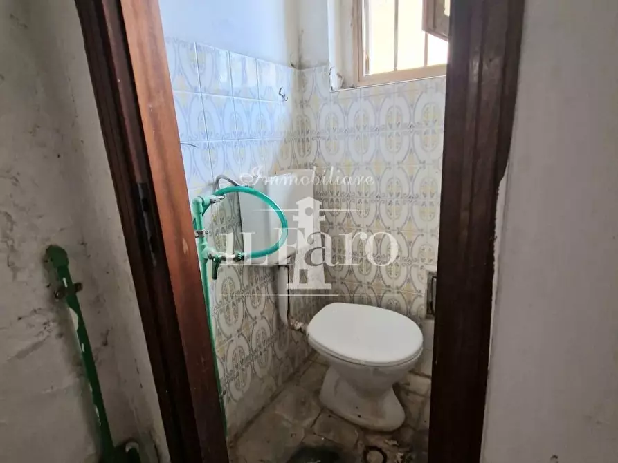 Immagine 8 di Negozio in vendita  a Signa