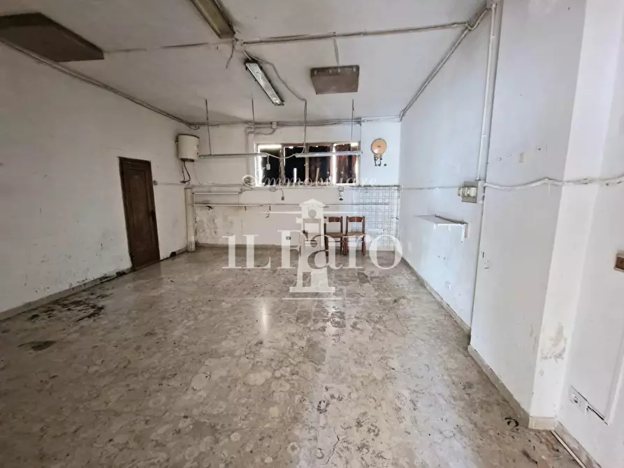 Immagine 4 di Negozio in vendita  a Signa