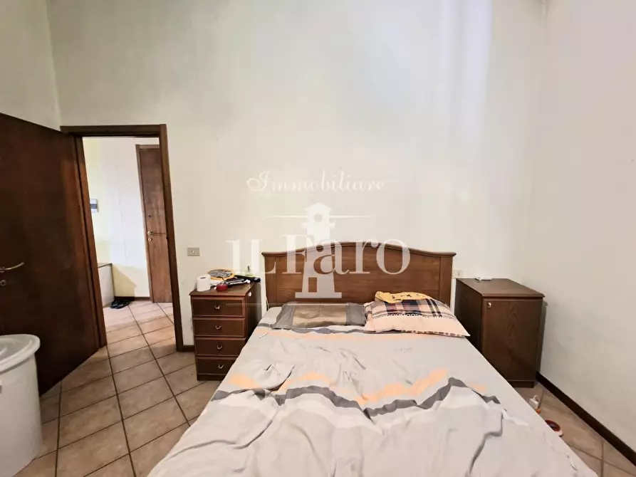 Immagine 14 di Appartamento in vendita  a Campi Bisenzio