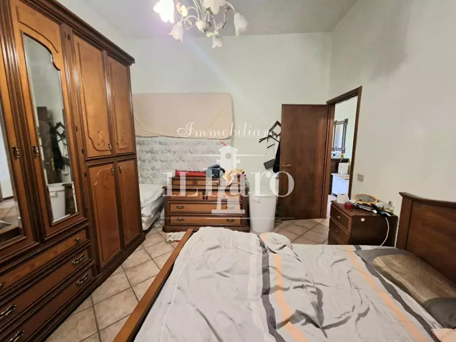 Immagine 9 di Appartamento in vendita  a Campi Bisenzio