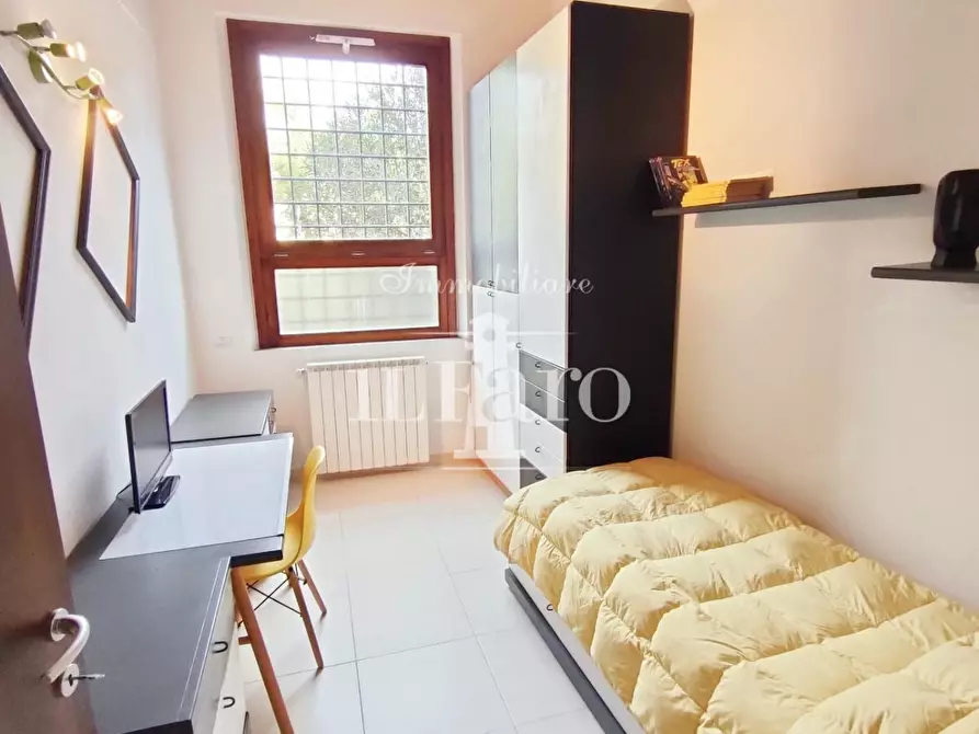 Immagine 11 di Appartamento in vendita  a Campi Bisenzio