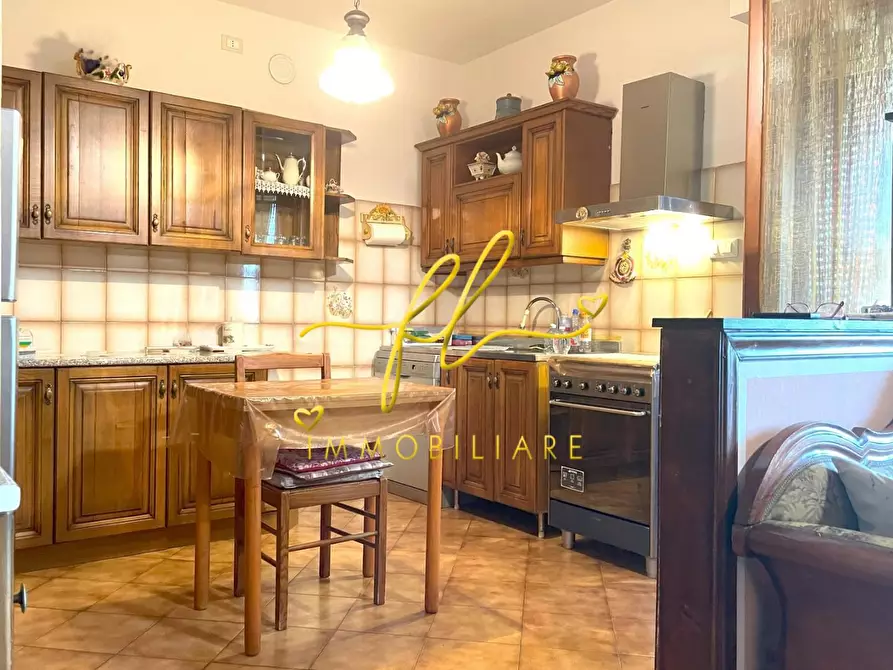 Immagine 2 di Appartamento in vendita  a Suvereto