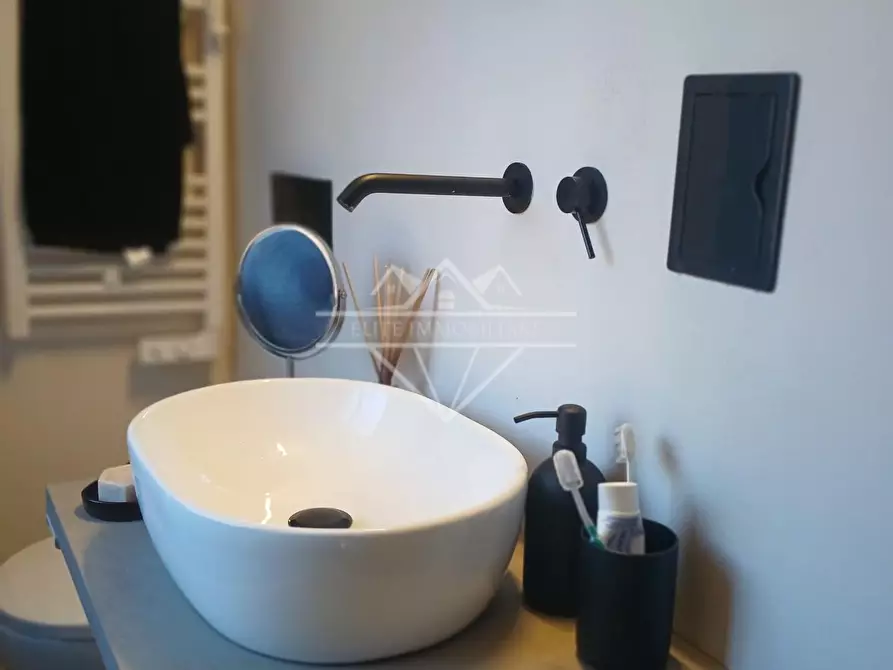 Immagine 4 di Appartamento in vendita  a Carrara