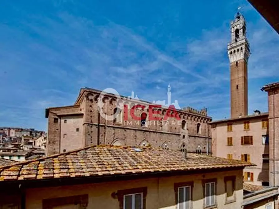 Immagine 1 di Appartamento in vendita  a Siena