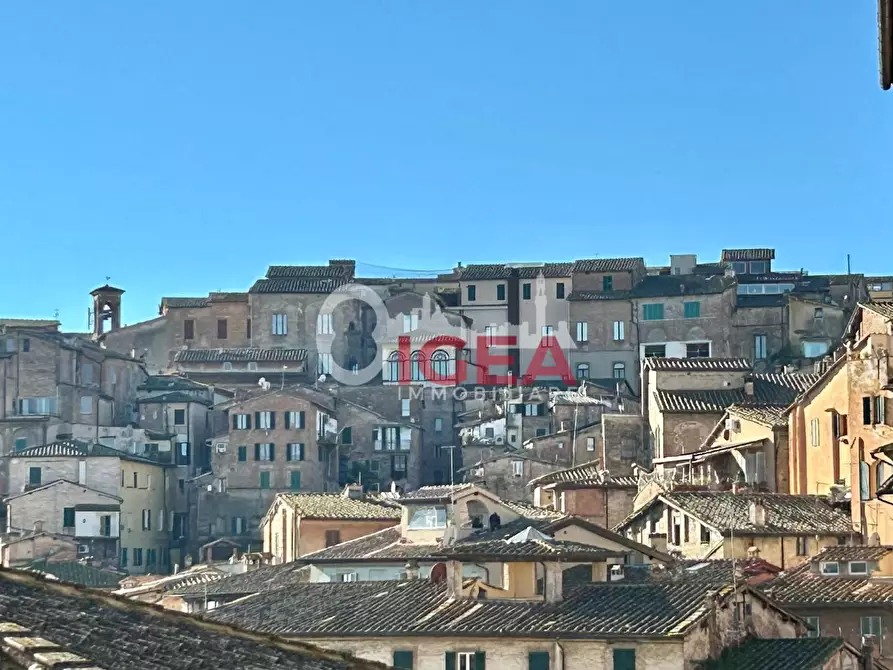 Immagine 3 di Appartamento in vendita  a Siena