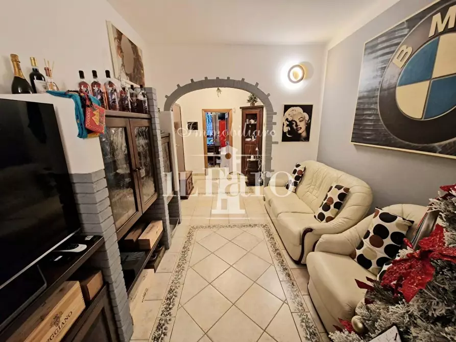 Immagine 17 di Appartamento in vendita  a Campi Bisenzio