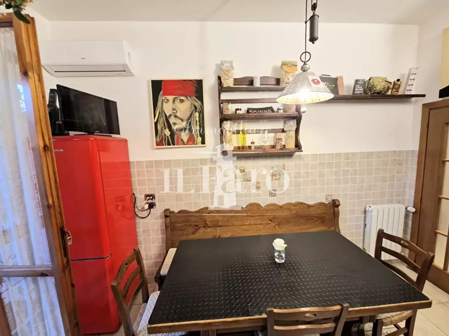 Immagine 10 di Appartamento in vendita  a Campi Bisenzio