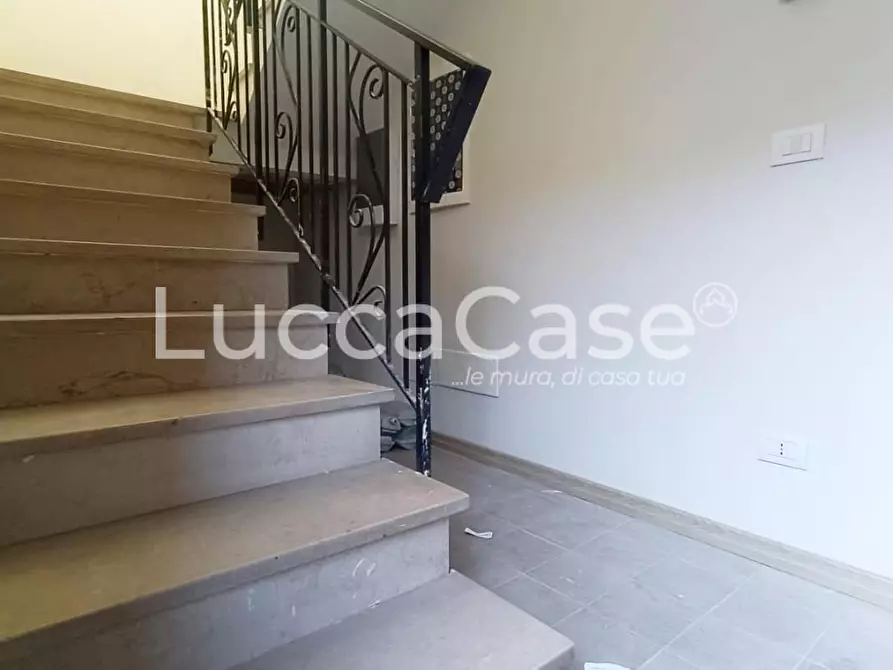 Immagine 10 di Ufficio in affitto  a Capannori