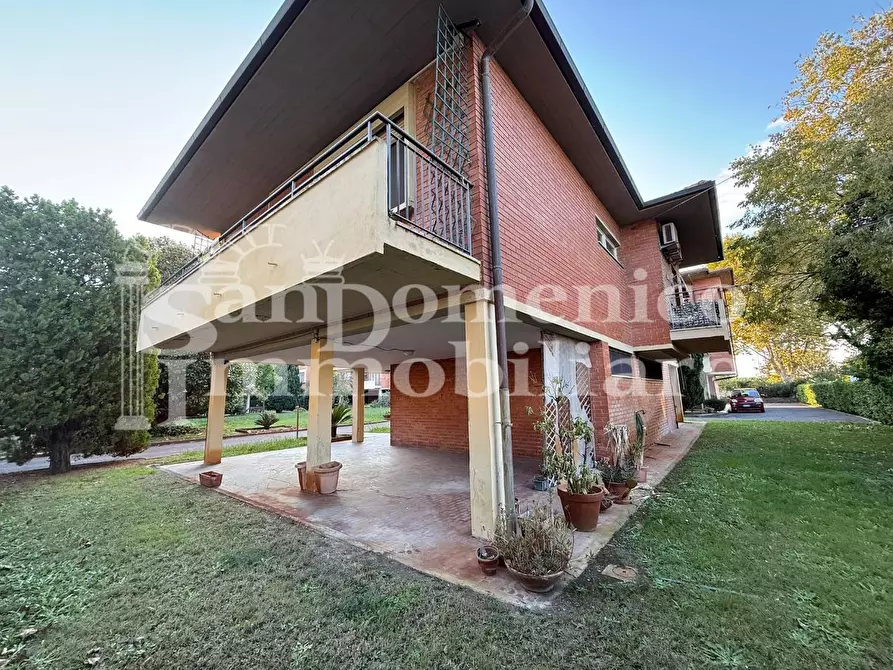Immagine 1 di Villa in vendita  a Pisa