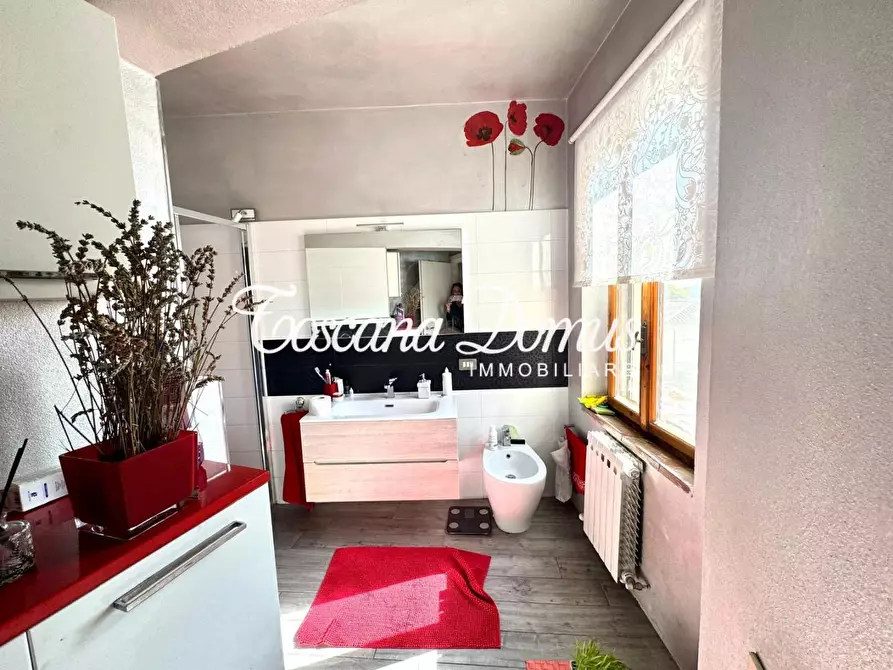 Immagine 8 di Appartamento in vendita  a Siena