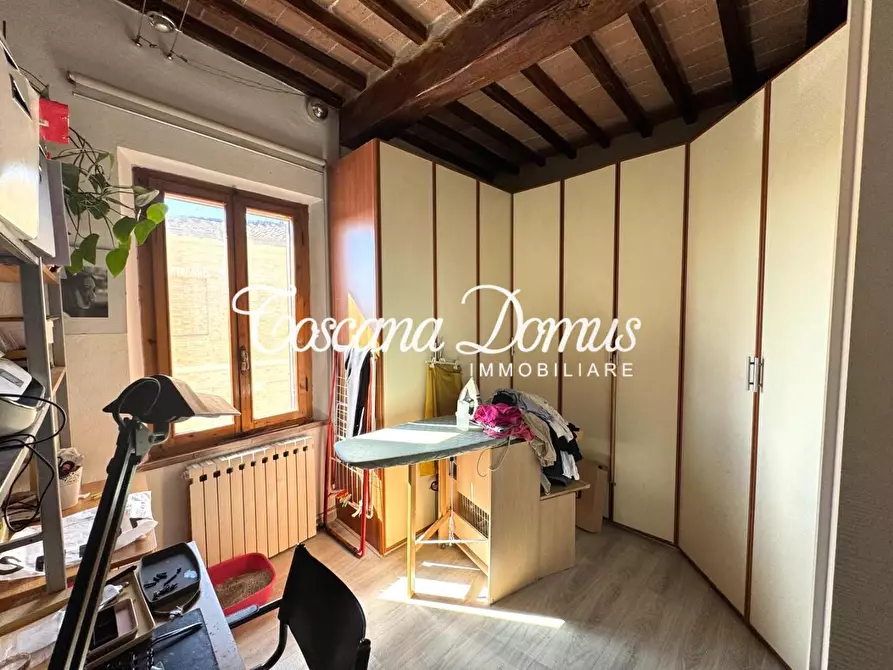 Immagine 12 di Appartamento in vendita  a Siena