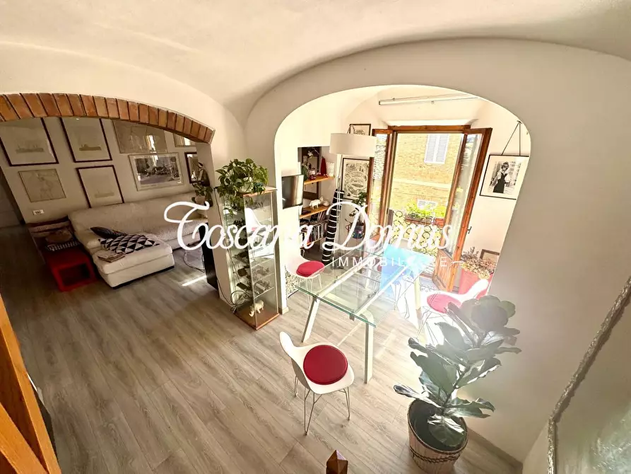 Immagine 11 di Appartamento in vendita  a Siena