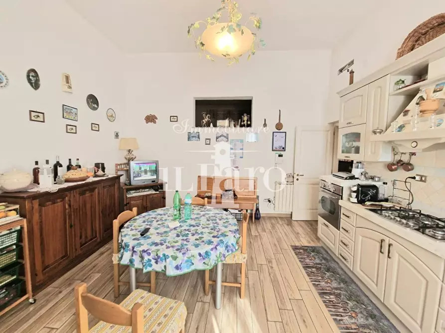 Immagine 11 di Terratetto in vendita  a Campi Bisenzio