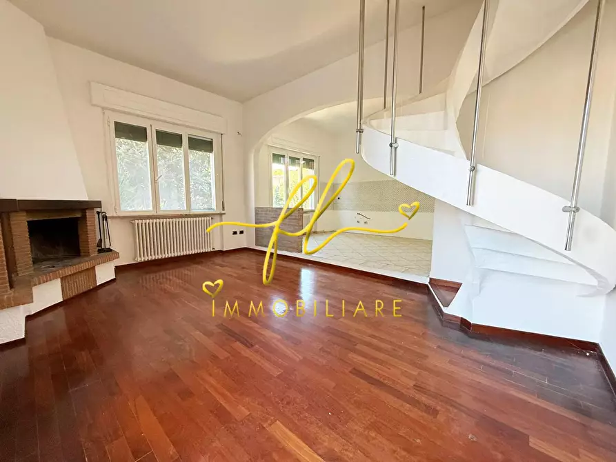 Immagine 2 di Appartamento in vendita  a Cecina