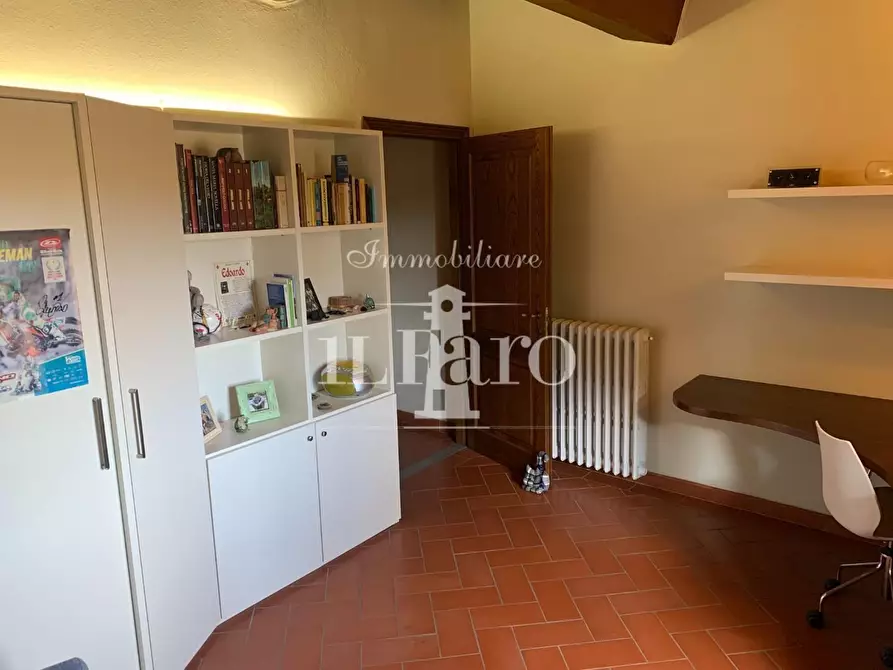 Immagine 15 di Porzione di casa in vendita  a Campi Bisenzio