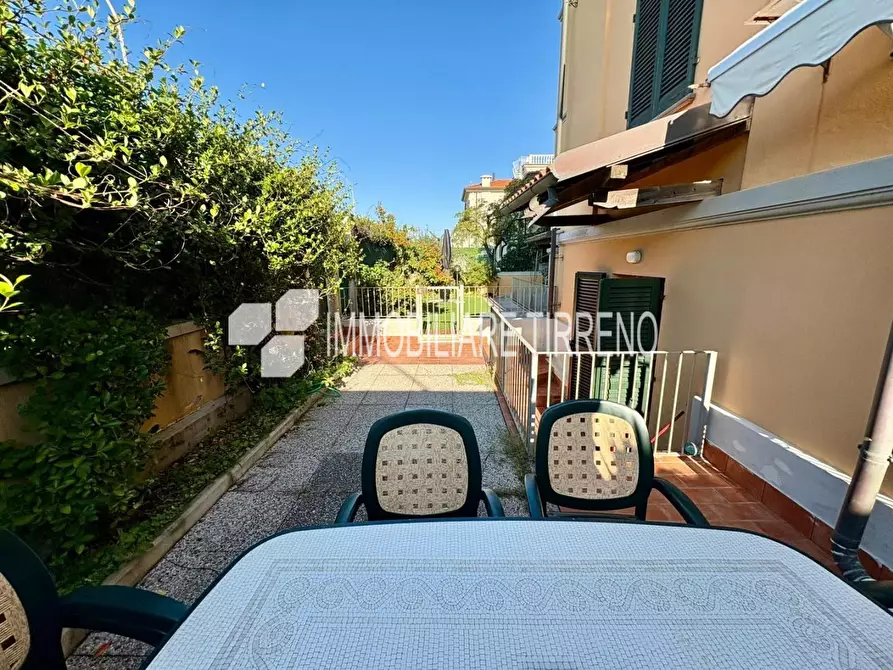 Immagine 2 di Appartamento in vendita  a Massa