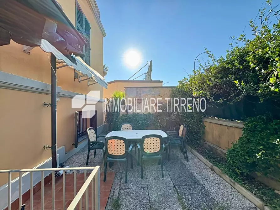 Immagine 15 di Appartamento in vendita  a Massa