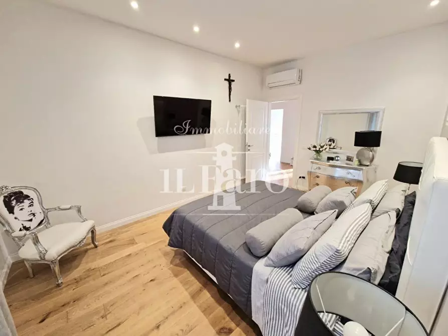 Immagine 17 di Casa indipendente in vendita  a Campi Bisenzio