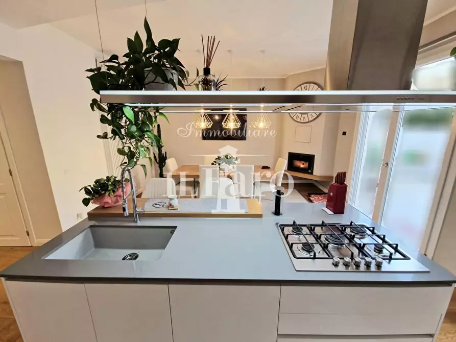 Immagine 3 di Casa indipendente in vendita  a Campi Bisenzio