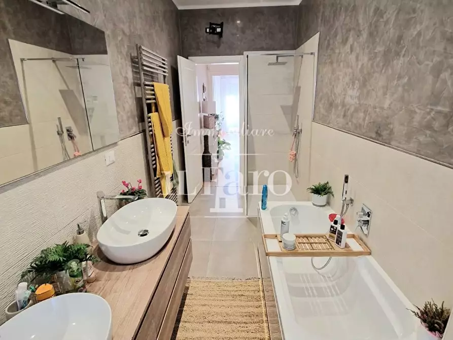 Immagine 36 di Casa indipendente in vendita  a Campi Bisenzio