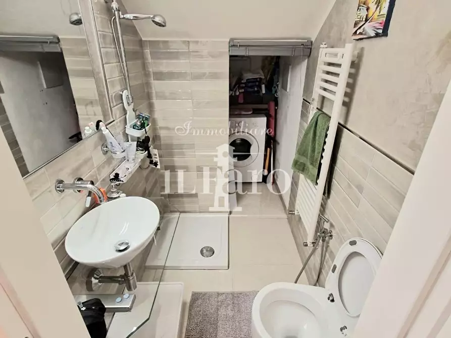 Immagine 38 di Casa indipendente in vendita  a Campi Bisenzio