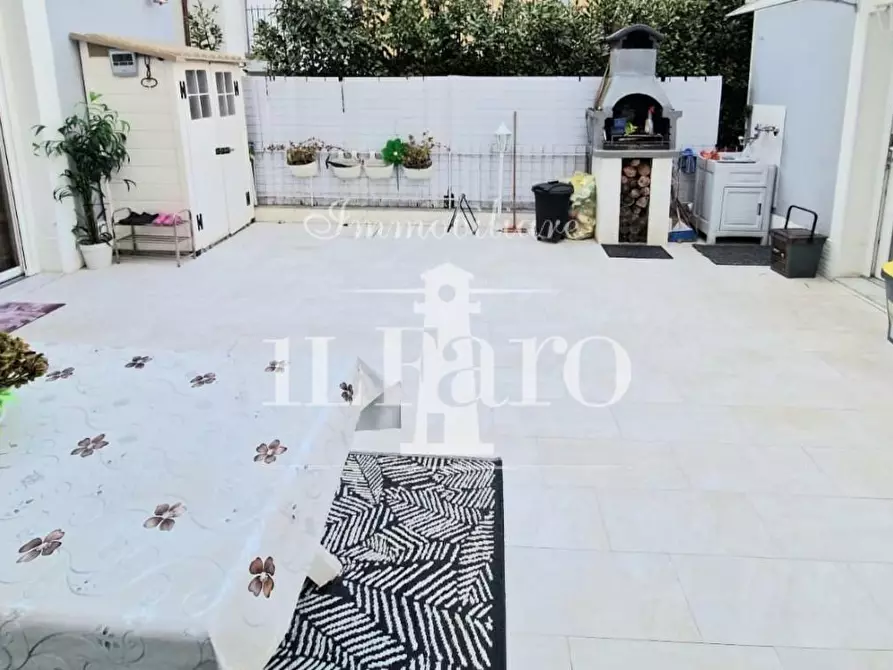 Immagine 40 di Casa indipendente in vendita  a Campi Bisenzio