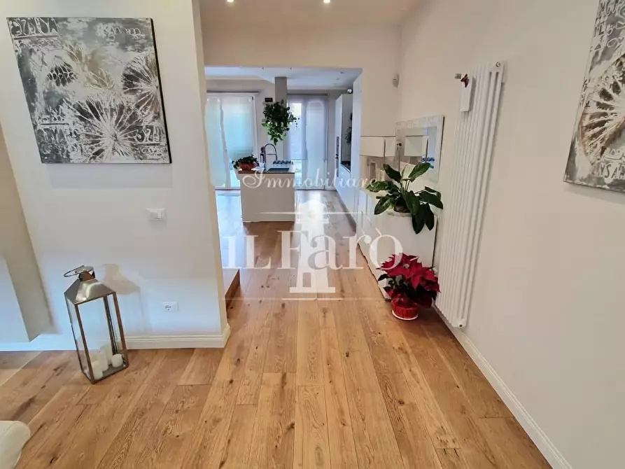 Immagine 10 di Casa indipendente in vendita  a Campi Bisenzio