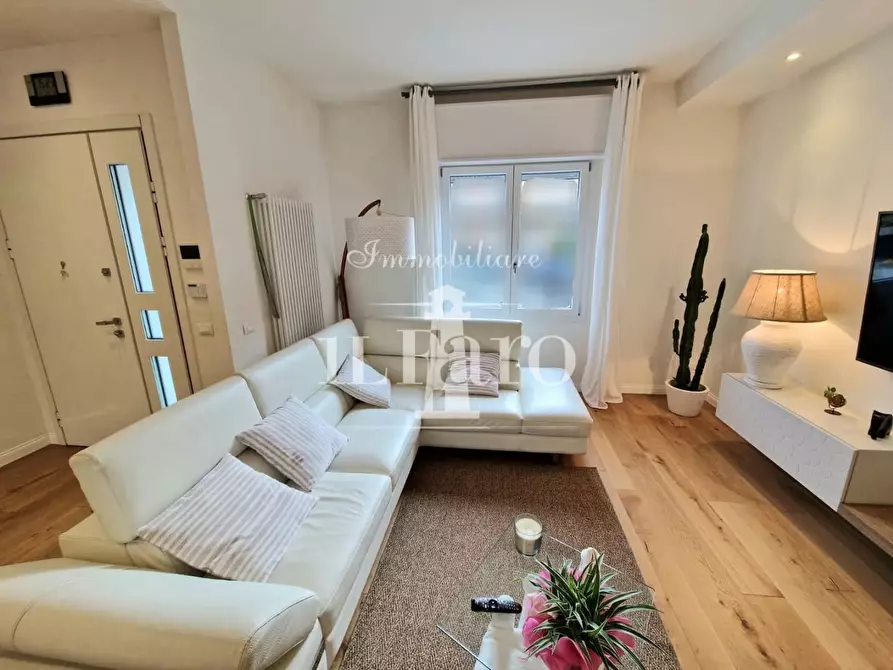 Immagine 8 di Casa indipendente in vendita  a Campi Bisenzio