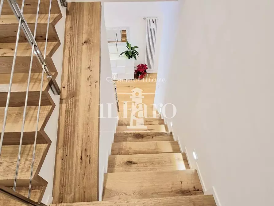 Immagine 11 di Casa indipendente in vendita  a Campi Bisenzio