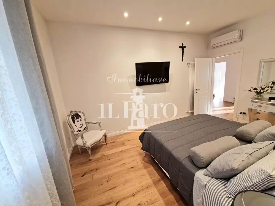 Immagine 13 di Casa indipendente in vendita  a Campi Bisenzio