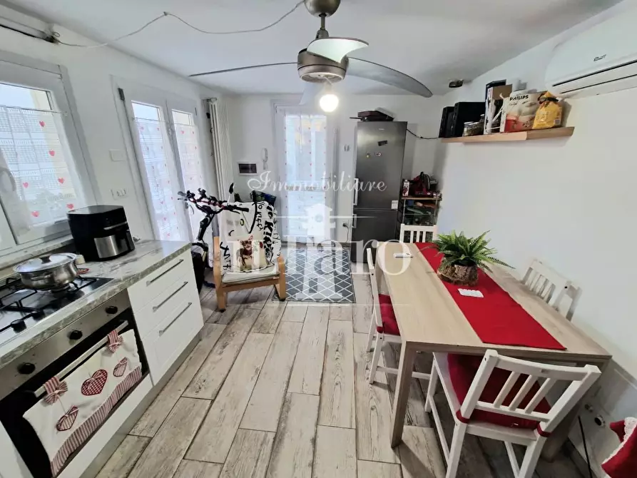 Immagine 33 di Casa indipendente in vendita  a Campi Bisenzio